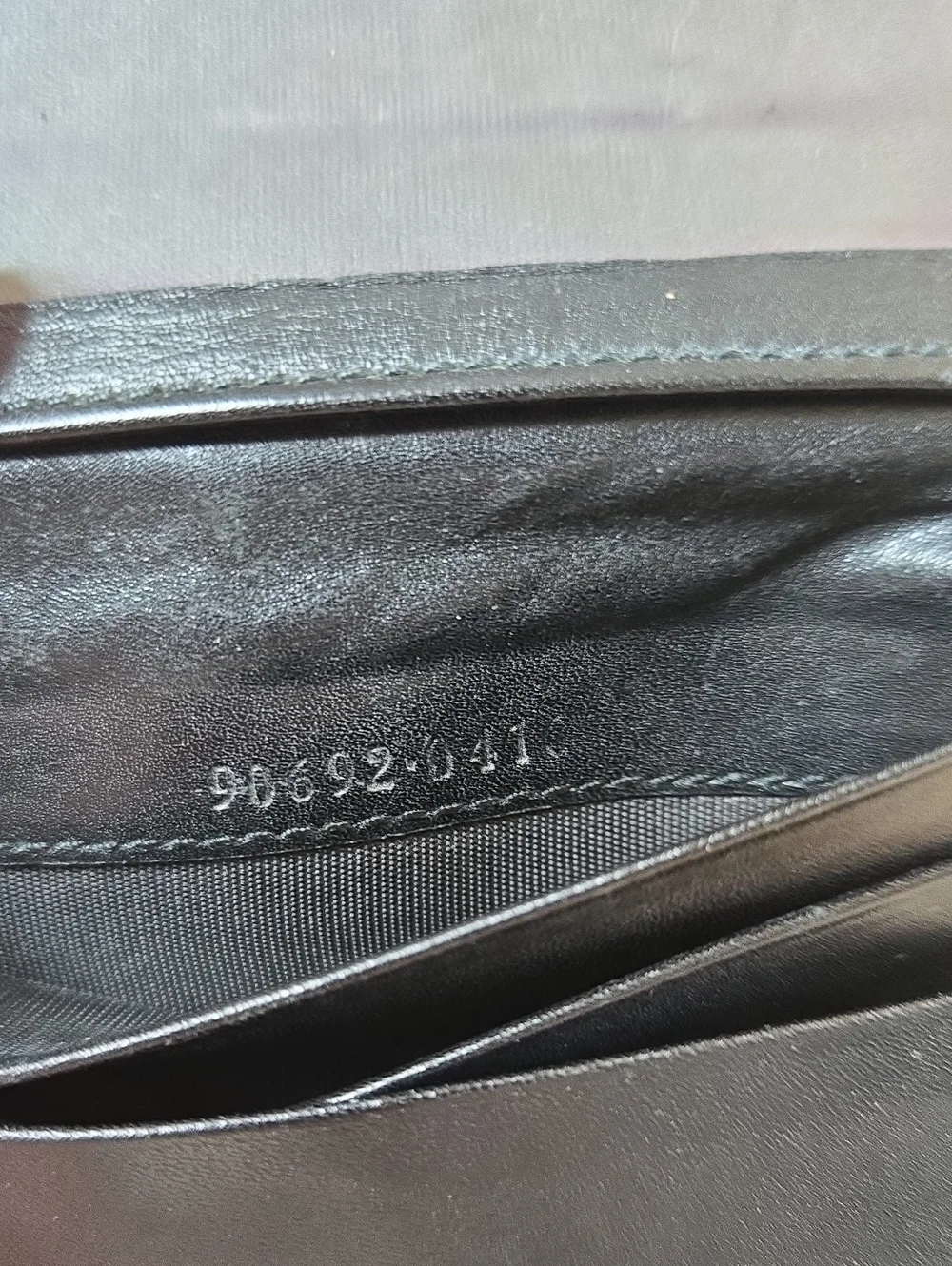 Gucci Black Leather Men's Bifold Wallet with Logo Plaque ***Needs Repair***